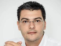 Zf Live Ioana Chicet Macoveiciuc Prinţesa Urbană Trăiesc Din Blog De Trei Ani Scriu De Zece Ani Zilnic Sase Ore Pe Zi