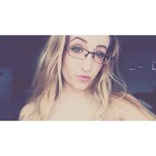 Khia Brown (@khiabrownn)