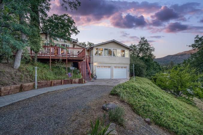 A Bed of Roses, Yosemite Forks (updated prices 2027)