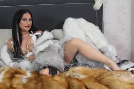 Fur Fetish Mistress 😍 on X: MISTRESS X-GRACE-X all wrapped up in my  gorgeous furs wanna see me slowly peel em of? cum lets play? furporn  furmistress mistress porn click on link