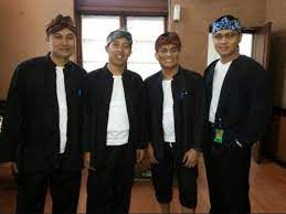 Kali ini kita akan mengupas tentang nama pakaian adat pada setiap daerah di indonesia. Pin Di Zixxy Lazada