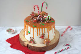 Un Delicieux Cake Pomme Cannelle Tres Moelleux Du Caramel Au Beurre Sale Maison Et Une Jolie Deco Voici Le Dr Recette Gateau Noel Feerie Cake Gateau Noel