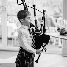 Forest scots bagpipes traditional music tune sheet music scotland forever highland bagpipes bagpipe music. Tracey Menzies Mbe On Twitter Lestweforget Remembranceday2020 Bagpipes Flowers Of The Forest Rgcpipeband