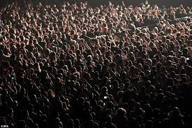 5 000 Fans In Masks Pack Into Barcelona Concert After Passing Same Day Coronavirus Test Daily Mail Online