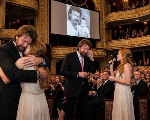 💔 A HEARTBREAKING TRIBUTE: Last night, Janie Dunn and her two daughters  shared a deeply touching performance in honor of Ronnie Dunn — and there  was hardly a dry eye in the
