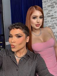 SURPRISE!! 🎉 I sat down w/ @laviedunprince and talked all things chisme!  🫢in tomorrows ep. Of @nochedependejas we talked all things about growing  up, being bullied, family drama, from DACA to a