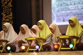 Program imersif tinggi atau highly immersive program (hip) akan dilaksanakan sepenuhnya di semua sekolah di seluruh malaysia pada tah. Sekolah Menengah Sayyidina Hasan Majlis Khatam Al Quran Jubli Perak Sekolah Menengah Sayyidina Hasan Ke 25