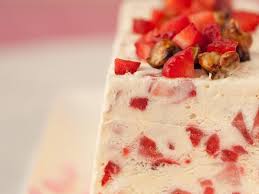 Semi Freddo Aux Fraises Et Noix De Pecan Recettes Recette Recette Glace Recette Noix De Pecan