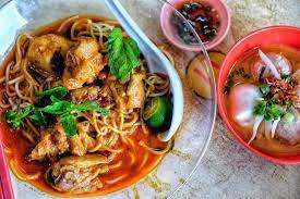 .liu curry mee' to locals churns out inarguably the best hainanese curry mee and bean sprouts in broth, although light, has a distinctively sharp and aromatic taste of spices that's totally unique to ipoh. In Search Of Ipoh Best Curry Mee Here S Seven 7 Curry Mee In Ipoh That You Can Try Rebecca Saw