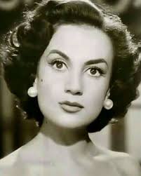 Sabías qué… María Elena Marqués nació el 14 de diciembre de 1926 en #cdmx .  El director Fernando de Fuentes era su vecino y fue quién convenció a los  padres de María