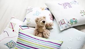 Lenzuola di flanella, un tessuto che riscalda nelle notti invernali, ti consiglio la flanella leggera chiamata caldo cotone in questo modo eviterai il fastidio dei pelucchi, respirando meglio durante il sonno. Lenzuola Per Bambini Soffici Colori Dalani E Ora Westwing