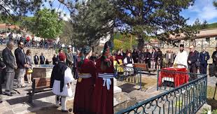 Η μαρτυρικη δροσοπηγη.(αναγνωρισμένη με προεδρικό διάταγμα ως μαρτυρικό χωριό) στην πρώτη γραμμή των χωρίων που κράτησαν άσβεστη την φλόγα της ελληνικής ιδέας, ευρίσκεται και το χωριό μπελκαμένη (νυν δροσοπηγή). Se Ekdhlwseis Sth Drosophgh O Basilhs Giannakhs