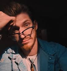 Beau Elliott's Instagram, Twitter & Facebook