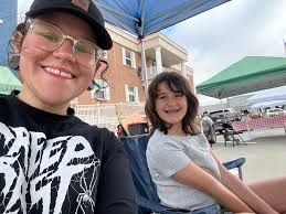 Stop by and get your free small cone today at the Dairy Queen in hillsboro  to celebrate the first day of spring! ￼we will be there from 11am to 9pm!🍦 