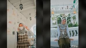 Kain ini digandingkan dengan suatu anak baju atau baju dalam disebut sebagai choli. Haru Wanita Ini Pakai Baju Dari Sarung Mendiang Ayah Begini Penampilannya