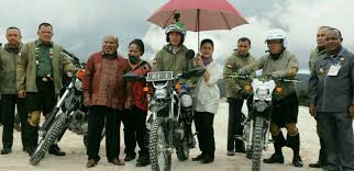 Hasil gambar untuk jokowi trail