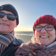 Anybody reccomend a 1 bed would be fine pet friendly accomation 2 small  dogs very well behaved for 2 nights 31st July 1st August or there about.