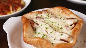 How bad is fettuccine alfredo for you? Olive Garden S Chicken Alfredo Pizza Bowl Is A New Addition To Lunch