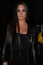 Demi lovato once again mixed up her hair style, debuting her newly shaved head (!!) on instagram on wednesday, nov. Demi Lovato S Hairstyles Hair Colors Steal Her Style