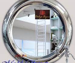 Minibüsün hemen ön camında, arabanın sağında ve solunda aynalar vardır. Blog Dalya Cam