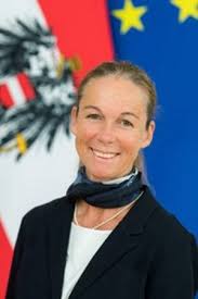 Erika Bernhard's Instagram, Twitter & Facebook