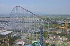 Steel Dragon 2000 At Nagashima Spa Land Japan Was Built By Morgan Manufacturing And Opened In 2000 At A Cost Of Over 50 Mill Roller Coaster Spa Cedar Point