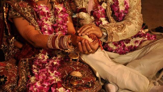 Valentine Special: दुनिया की 6 सबसे अजीब शादी, लिस्ट में भारत का नाम भी  शामिल, देश - Hindustan