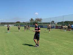La squadra si è allenata sul campo 1 iniziando la sessione con una fase dedicata al torello. Official Ssc Napoli On Twitter The Graft Continues At The Training Ground Forzanapolisempre