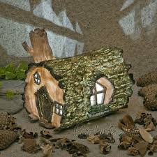 Happy Larry Adalynn Fairy Log House Figurine In 2020 Gartenschmuck Fee Gartenhauser Gartenstatue