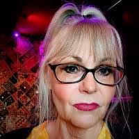 Lonna Floyd's Instagram, Twitter & Facebook