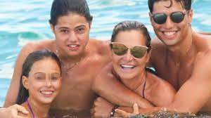 La conduttrice infatti macina ascolti in televisione con i suoi programmi niccolò e giacomo bettarini: Simona Ventura Chi Sono I Tre Figli Ecco Niccolo Giacomo E Caterina