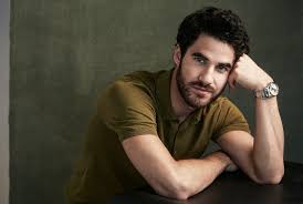 Actor, singer, and songwriter of stage, screen, and the recording studio who was introduced to many as blaine on tv's glee. Darren Criss Glee Wiki Fandom