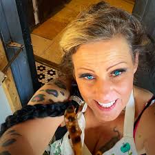 Lisa Pitre's Instagram, Twitter & Facebook