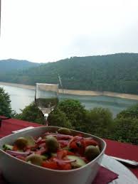 Pe langa serviciile de baza oferite, complexul turistic „valea cu pesti poate oferi clientilor sai o serie de servicii suplimentare ca: Lunch Picture Of Cabana Valea Cu Pesti Curtea De Arges Tripadvisor