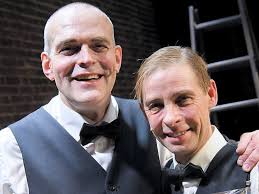 Niels Olsen og Thomas Mørk klarer 130 roller på 100 minutter