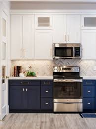 41 Most Popular Two Tone Kitchen Cabinets For 2018 These Minimalist Kitchen Suggestion Kitchen Cabinet Design Upper Kitchen Cabinets Kitchen Cabinets Decor