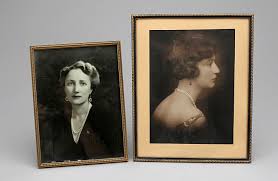 Som kronprinspar arbejdede kronprinsesse märtha og kronprins olav på at styrke båndene mellem det norske kongehus og folket. Kungliga Fotografier 2 St Prinsessan Margaretha Av Sverige Resp Kronprinsessan Martha Av Norge Egenhandigt Sign Bukowskis
