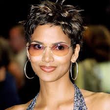 Well, the 90's are making a comeback and you will be really happy it is. 16 Of Our Favorite 90s Hairstyles
