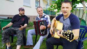 Information and translations of russlanddeutsche in the most comprehensive dictionary definitions resource on the web. Russlanddeutsche Tradition Freiheit Frust Zdfmediathek