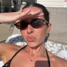 Danielle Durfee (@dani.themayqueen) • Instagram photos and videos