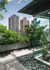 The Pebbles Are A Little Large For My Taste But This Is An Amazing Integration Of Frameless Glass Natural Ma Rooftop Design Rooftop Garden Roof Garden Design