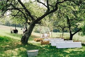 Freie Trauung Obstgarten Wiese Kirchstett 82 Hochzeit Draussen Hochzeit Garten Hochzeit Im Freien
