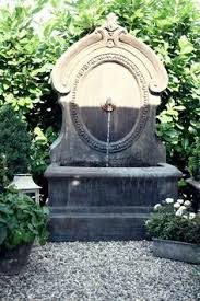 Wunderschöner wandbrunnen hergestellt in aufwendiger handarbeit aus einer natursteinmischung, zwischen sand. 49 Wandbrunnen Ideen In 2021 Wandbrunnen Brunnen Aussenbrunnen