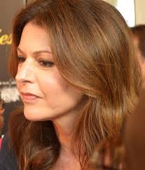 Bugün öğrendim (TIL) Frasier'da Daphne'yi oynayan Jane Leeves, tüm oyuncu  kadrosunun çocuklarının vaftiz annesi/babası olmasını sağlamış, ta ki  Frasier'ın kendisi, Kelsey Grammer hariç. : r/todayilearned