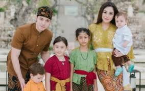 Foto hot celine evangelista terbaru. Wajah Stefan William Dan Celine Evangelista Bahagia Saat Ketemu Reaksi Anak Bikin Gemes Maksimal