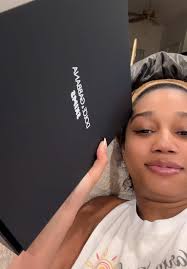 Can I pop out? 👀 skims x dolce and gabana #skims #skimsdolceandgabbana  #dolceandgabbana