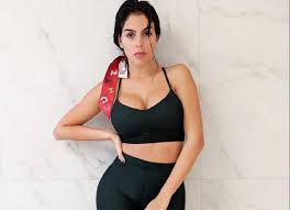 Сегодня мы с вами поговорим о избраннице великого криштиану роналду. Zhena Messi Ocenila Foto Nevesty Ronaldu Podcherknuvshej Svoi Formy Isport Ua