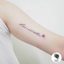 Aquí puedes ver dos fotos de tatuajes que son otra opción dentro de la caligrafía cursiva para tatuar, es imitar la escritura a mano. Pin De Fabiana Fermoselle En Tatoo Tatuajes Disenos Para Tatuajes Tatoo