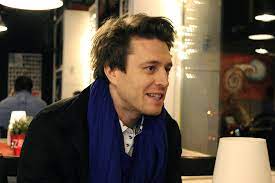 Wunderlich was born in kusel in the palatinate, germany. Sok Mindent Elarul Egy Emberrol A Kezirasa Kulturjunkie