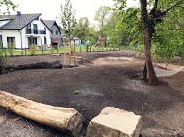 Baufirmen stehen vor der aufgabe, die ästhetischen vorstellungen der auftraggeber mit funktionalen aspekten in einklang zu bringen. Erster Naturspielplatz In Bremerhaven Grewe Gruppe
